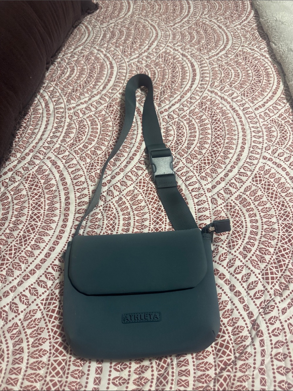 Athleta Magnetic Closure Belt Bag